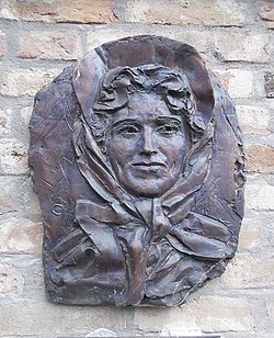 Lantos Györgyi bronz domborműve Bessenyei Ferenc Művelődési Központ, Hódmezővásárhely