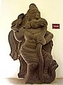 Скульптура Чамської культури (13-е століття), що зображає Ґаруду, який пожирає змію