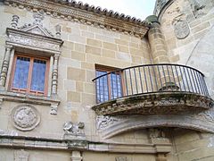Detalle de la fachada de la Casa del Pópulo de Baeza.