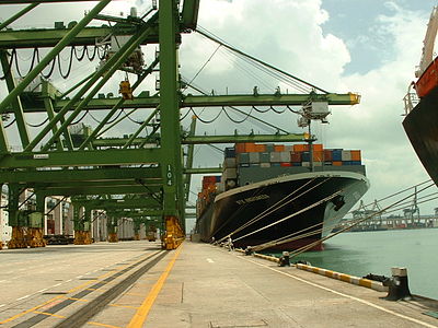新加坡的碼頭與貨櫃船