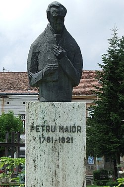 Petru Maior szobra Szászrégenben