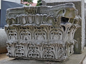 Теодосиев капитал, еден од ретките остатоци од црквата на Теодосиј II