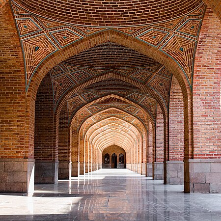 藍色清真寺（英语：Blue Mosque, Tabriz）是伊朗大不里士一座具歷史的清真寺。該清真寺於1465年，在黑羊王朝的統治者賈汗沙（英语：Jahan Shah）之命令下興建。
