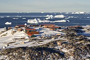 Francoska postaja Dumont d'Urville, primer sodobnega naseljevanja ljudi na Antarktiki