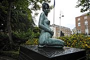 Bronze figure of a pregnant naked woman by Danny Osborne, Merrion Square