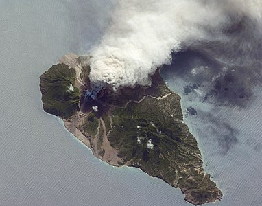 Извержение вулкана Суфриер-Хилс на острове Монтсеррат. Малые Антильские острова