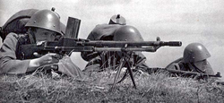 Csehszlovák katonák ZB vz. 26 géppuskával
