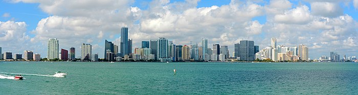 Panorama Downtown Miami widziana z Virginia Key