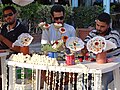صناع مشموم الفل والياسمين في مدينة تونس.