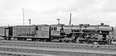 Una locomotiva DB 52 il 28 marzo 1953 nella stazione di Altenbecken, agganciata a un tender con condensatore
