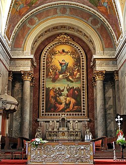 Az esztergomi bazilikában látható Szűz Mária mennybevitele[1] című oltárkép a világ legnagyobb (13,5x6,6 m) egyetlen vászonra festett oltárképe (Tiziano: Assunta című művének utánérzete) Michelangelo Grigoletti, velencei művész munkája
