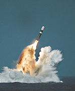 تصاویر یک موشک بالستیک بلافاصله پس از پرتاب از یک زیردریایی.