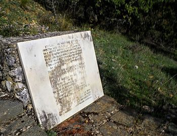 Спомен-плоча кај споменикот за Преспанското советување
