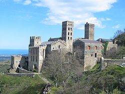 San Pedro de Roda bencés kolostor , az ország egyik első román stílusú példája, Katalónia