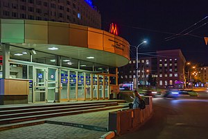 Один з виходів зі станції метро «Горьківська»