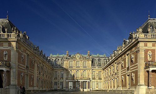 Версальський палац. Парадний двір з дороги від Парижу