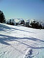 苗場山（左）と神楽ヶ峰（右）苗場スキー場より撮影
