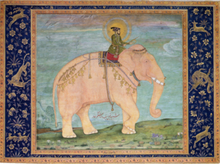 مُنمنمة مغوليَّة هنديَّة تُصوِّرُ الشاهزاده داراشُكوه بن شاهجهان يمتطي فيلًا أبيضًا