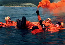 Посада Експедиције 1 увежбава вештине преживљавања у водама Црног мора.