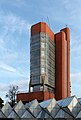 工程学院大楼，由詹姆斯·斯特林（James Stirling）、詹姆斯·高恩（James Gowan ）和弗兰克（Frank Newby）设计。