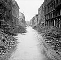 1945년 7월 3일, 베를린 공방전으로 인해 폐허가 된 베를린 거리.