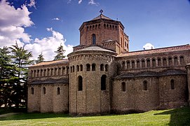 Cabecera con torre octogonal del monasterio de Ripoll (880-888, ampliado en campañas consagradas en 935, 977 y 1032)