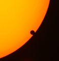 13:13 Uhr: Venus über dem Rand der Sonnenscheibe