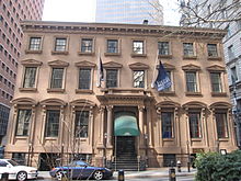 1 Hanover Square, a landmarked brownstone house at the eastern end of Stone Street