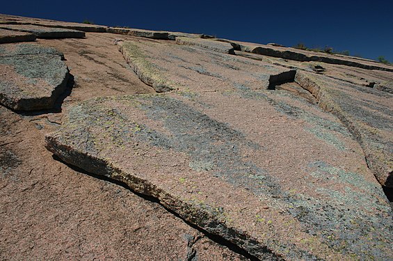 Pressure release of granite in the Enchanted Rock State Natural Area of Texas, United States. The photo shows the geological exfoliation of granite dome rock. (Taken by Wing-Chi Poon on 2nd April 2005.)