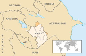 Vaalealla khakilla Armenian miehittämä alue. Oranssi on Vuoristo-Karabahin alue, joka on Azerbaidžanilla.