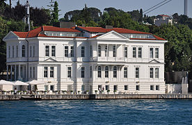 En primera línea costera hay más de 600 palacetes, llamados yalı. En la foto se ve el yalı de Ahmet Rasim Pasha.
