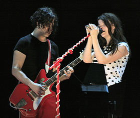 Ban nhạc The White Stripes là đồng kỷ lục gia của giải thưởng cùng Radiohead và Beck, với 3 lần chiến thắng.