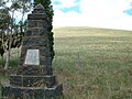 Hume and Hovell Monument bei Beveridge am Fuße des Mount Fraser