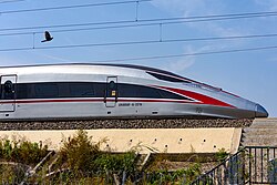 2020年之后新造的列车头车设有独立的司机登乘门（拍摄列车为CR400AF-G-2216）