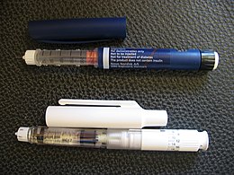 Hai bút tiêm dùng một lần chứa insulin