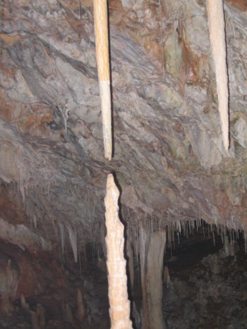 Stalactite in Grotte de Soreq, israel3.JPG