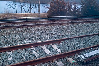 The new pocket track in Massapequa, located in between the two outer tracks, as viewed from a passing Babylon Branch train