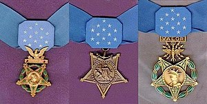 A Medal of Honor három különböző változata: szárazföldi erő, haditengerészet, légierő.