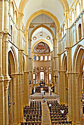 Órdenes superpuestos en la basílica de Paray-le-Monial