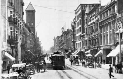 Looking south along Broadway from First Street, 1904-5. At right, from left to right: C.H. Frost Building (#145), 141-3, the turreted Roanoke Bldg (#137-9), Newell & Gammon Bldg. (#131-5), Mason Opera House (#125-9)At left Chamber of Commerce (#128), 1888 City Hall (#228-238).