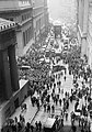 Tłum przed giełdą nowojorską w czasie krachu w 1929 r.