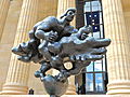Prometheus erwürgt den Geier. Bronzeskulptur von Jacques Lipchitz, 1943 (Abguss). Philadelphia Museum of Art, Philadelphia