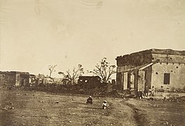 صورة تحمل عنوان "مستشفى في تحصين جنرال ويلر، كاونبور". (1858) وتلقى المستشفى أول خسارة كبيرة في أرواح الأوروبيين في كاونبور