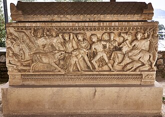 Sarcophage attique représentant la chasse du sanglier de Calydon, musée archéologique d'Éleusis.