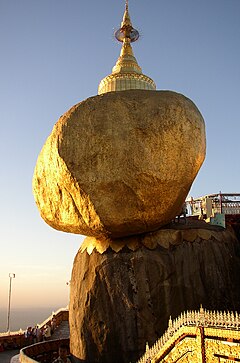 Kyaiktiyo-Pagoda az "Arany-sziklán"