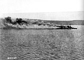 البارجة الفرنسية وهي تغرق في حملة جاليبولي مارس 1915.