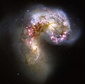 27. A Csáp-galaxisok, két ütköző galaxis (az NGC 4038 és az NGC 4039) a Holló csillagképben. A Hubble űrtávcső felvétele. (javítás)/(csere)