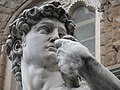 O David de Michelangelo (1504), obra cume do Renacemento italiano, e exemplo da confianza no ser humano propia do antropocentrismo humanista.