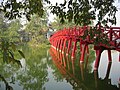 Most Thê Húc na jezeru Hoàn Kiếm