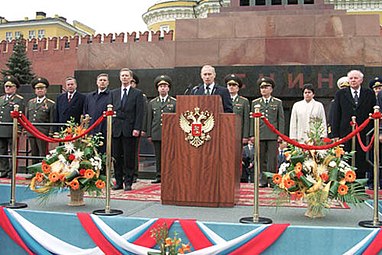 Володимир Путін перед Мавзолеєм Леніна. Москва, Красна площа. Виступ перед учасниками військового параду